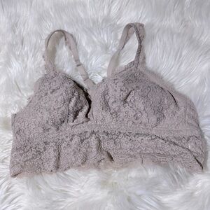 ⬇️$20 Aerie cream lace bralette size XL